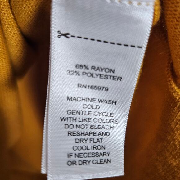 NWOT Cable & Gauge Gold Boatneck Dolman Sweater Button Detail Sz Small - Picture 7 of 11